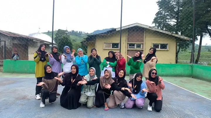 Artikel KKN Universitas Al Ghifari: SEMANGAT  SEHAT: Senam Pagi Bersama Ibu-Ibu Desa Santosa